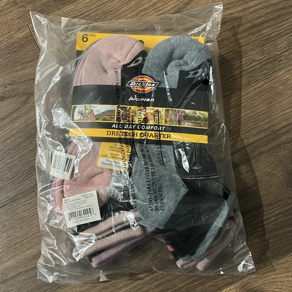 Dickies Black and Pink Dri-Tech Quarter Socks with Cushioned Sole - Picture 2 of 3